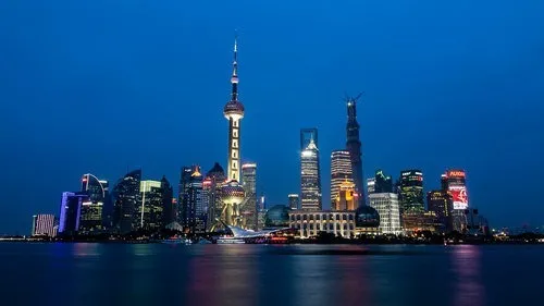 留学生必看！2025上海落户新政更新，多条政策放宽