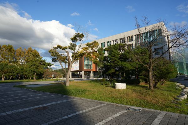 韩国留学丨QS 654韩国建国大学中文授课本科和专升本专宿舍及奖学金招生简章(图1)