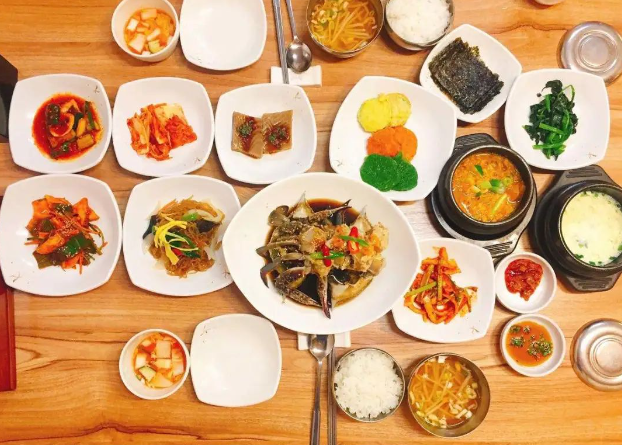 在韩国留学到底是种什么体验？真的顿顿只吃泡菜吗？(图2)