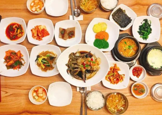 在韩国留学到底是种什么体验呢？真的顿顿只吃泡菜吗？