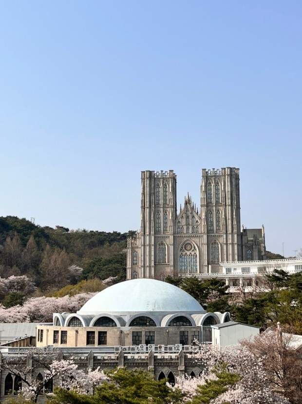 韩国留学庆熙大学1.5年制市场营销中文授课硕士，需要满足哪些申请条件？(图1)